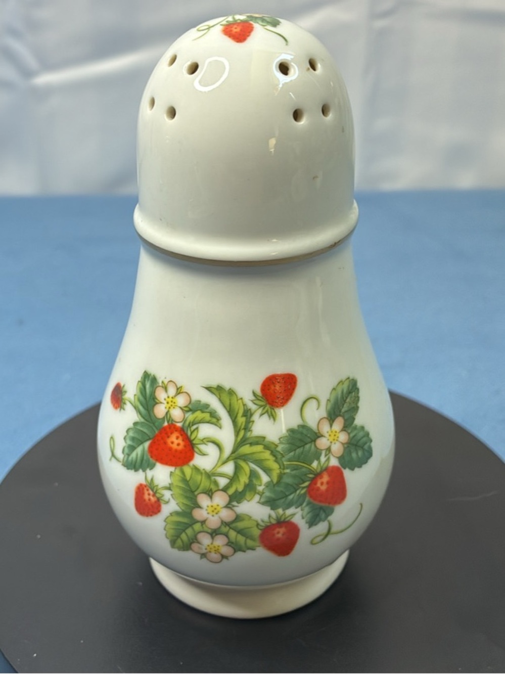 Avon Porcelain Jar with Gold Trim - White